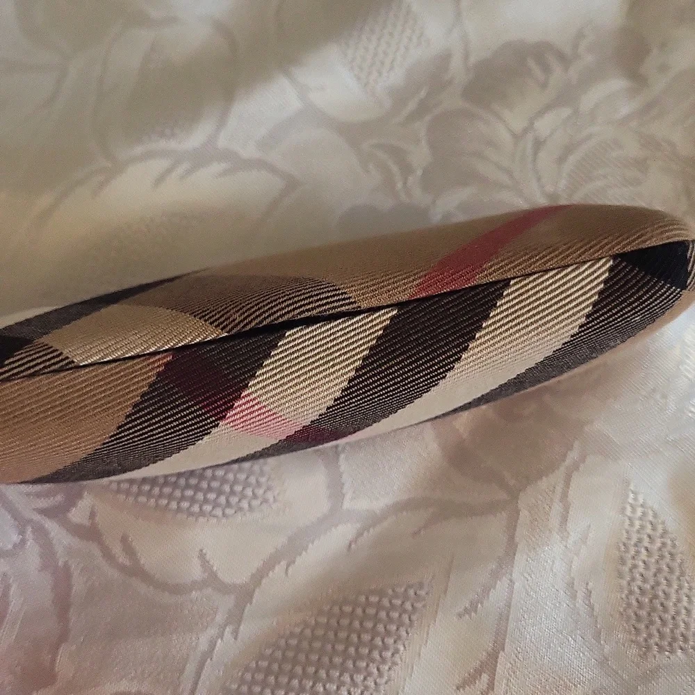Burberry Glasses Case - Picture 3 of 4